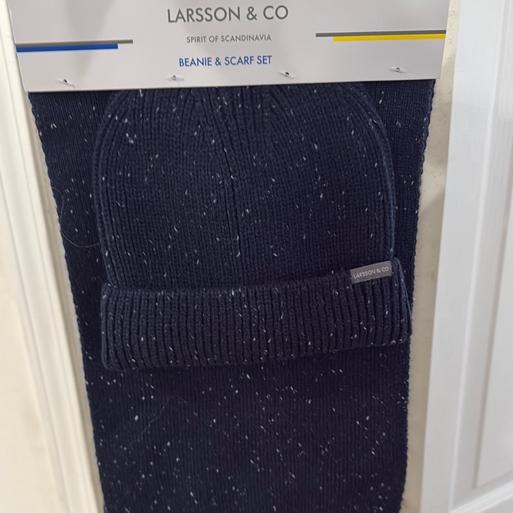 Larsson & Co Navy Beanie & Scarf Set